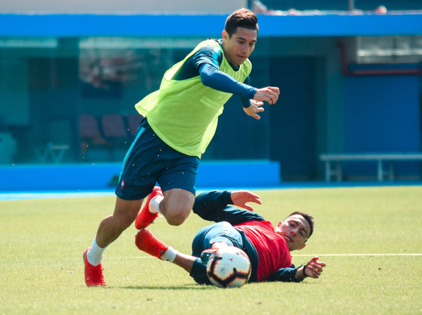 Cerro recupera a Óscar Ruíz, pero pierde a Cáceres