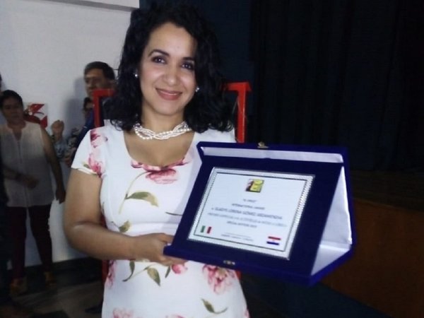 Cantante lírica paraguaya es reconocida con premio internacional
