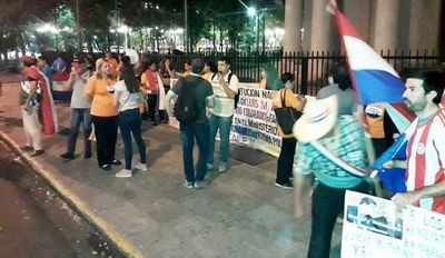 Tagême ombohape “sepelio” juicio político, avei protesta - ABC Remiandu - ABC Color