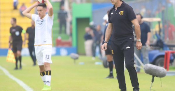 Costas poco a poco le toma el pulso al “Indio”