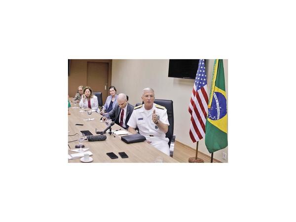 La Marina de EEUU espera orden para actuar en Venezuela