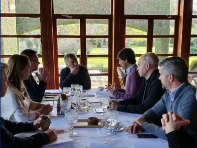 Nuevo ministro anuncia prioridades de la golpeada economía argentina