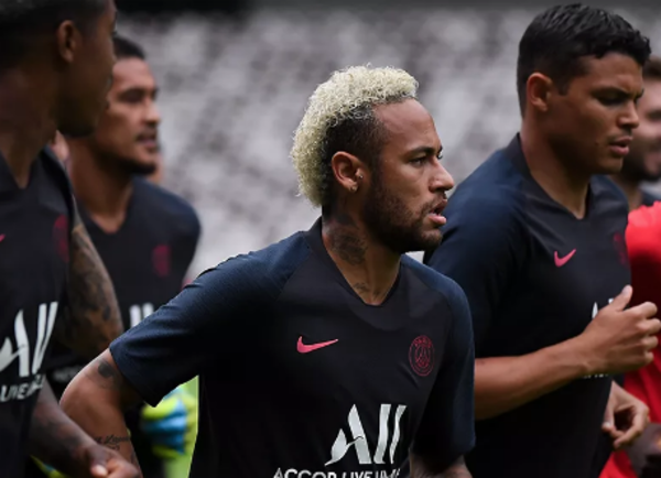 HOY / El PSG, más que escéptico sobre un préstamo de Neymar al Barça