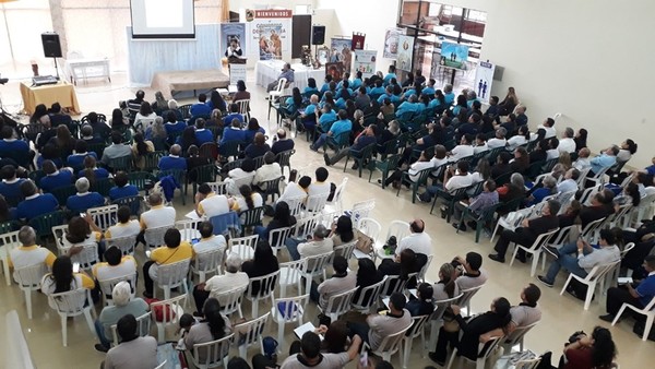 Realizan congreso de parejas guía