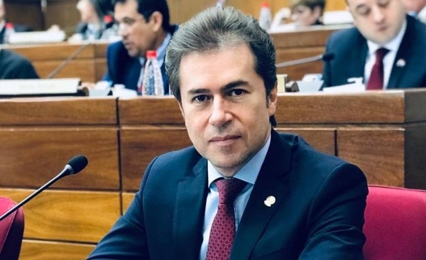 HOY / Excanciller retomó su banca en el Senado