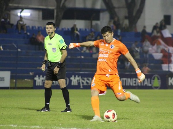 Víctor Centurión marcó un hito histórico en el fútbol paraguayo