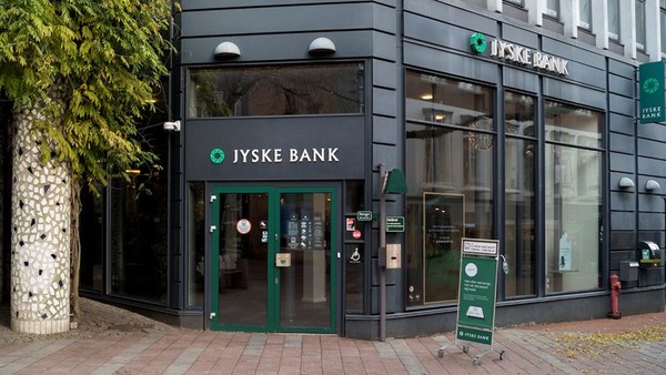 Banco danés aplicará intereses negativos a clientes millonarios por depósitos