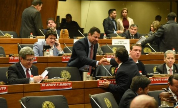 Oficialmente diputados colorados sepultan juicio político