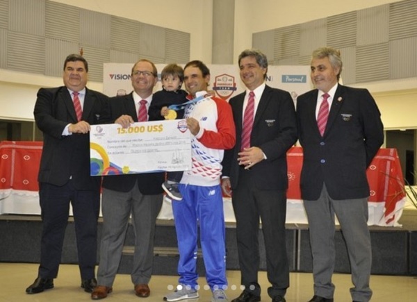 Medallistas de Juegos Panamericanos reciben millonarios premios