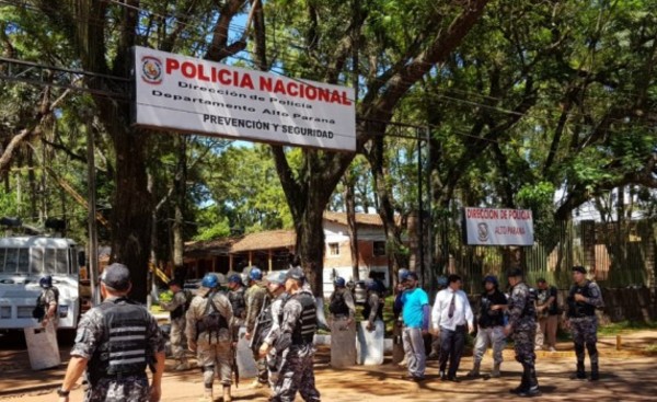 Policías intentaron extorsionar para no clausurar local nocturno