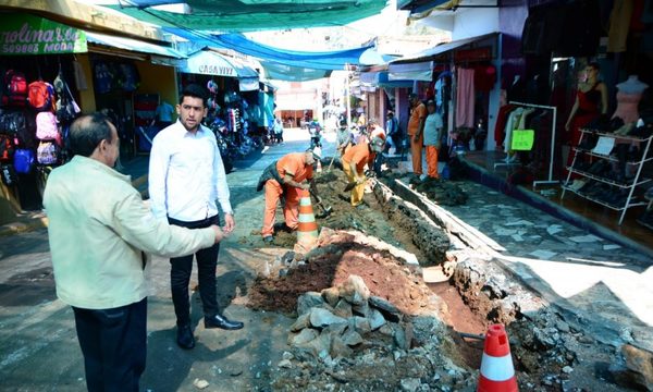 Reparan cañerías de desagüe en el Mercado de Abasto de CDE