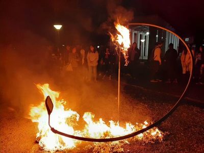 Universitarios “queman” a Abdo y a Velázquez para exigir sus renuncias - Nacionales - ABC Color