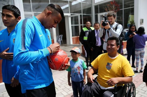 Liga de Quito, por la hazaña ante un grande - Fútbol - ABC Color