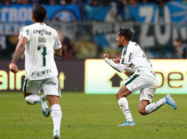 Gremio sucumbe y Palmeiras da el primer golpe