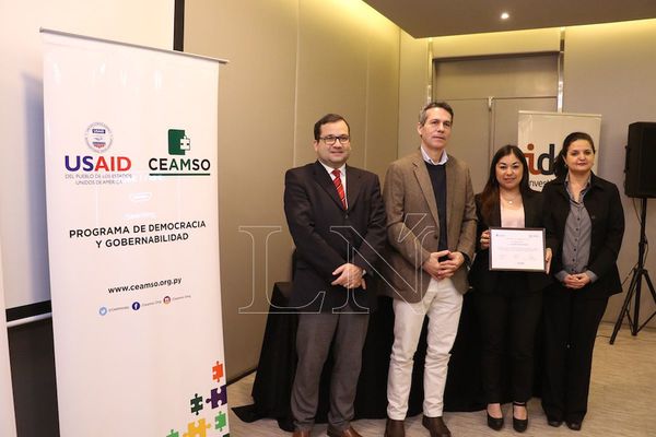 Cinco periodistas fueron premiados