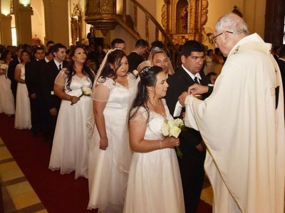 80 parejas dieron el sí en una emotiva ceremonia en la Catedral