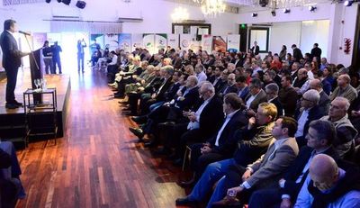 Foro de 400 líderes empresariales exige al Gobierno empezar a trabajar - Economía - ABC Color