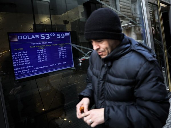 Estabilizar el peso y cumplir meta fiscal, receta argentina ante la crisis