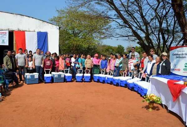 Mujeres organizadas reciben herramientas - Interior - ABC Color