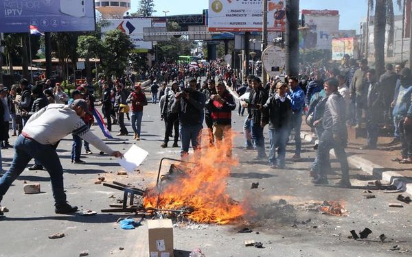 Sectores ratifican rotundo rechazo a cierre de comercios y del puente por protestas