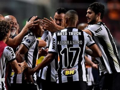 El Mineiro remonta y toma ventaja por cupo en semifinales