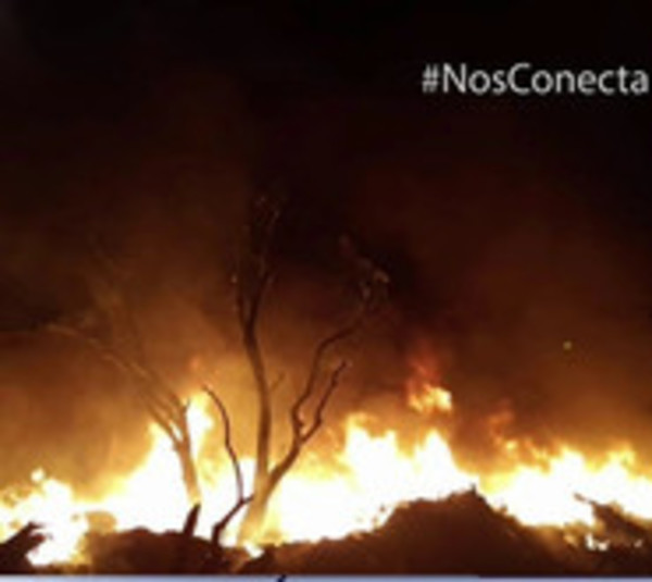 Quema de basura ocasiona gran incendio en recicladora de Capiatá - Paraguay.com