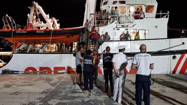 Desembarcaron en Lampedusa los 83 migrantes del “Open Arms” | .::Agencia IP::.