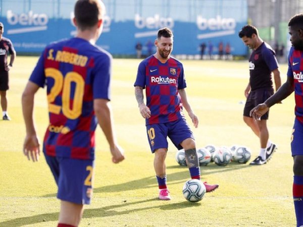 Messi se entrena ya con sus compañeros