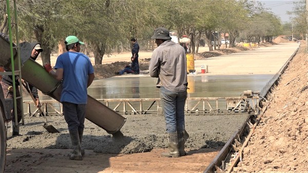 Tras dos meses de palada inicial: Pavimentación avanzó 500 metros