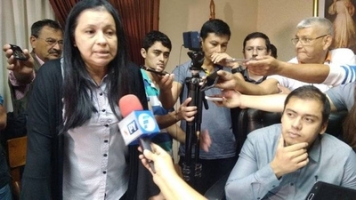 HOY / Esposa de Payo se va de la comuna esteña, desencantada del manejo de intendente