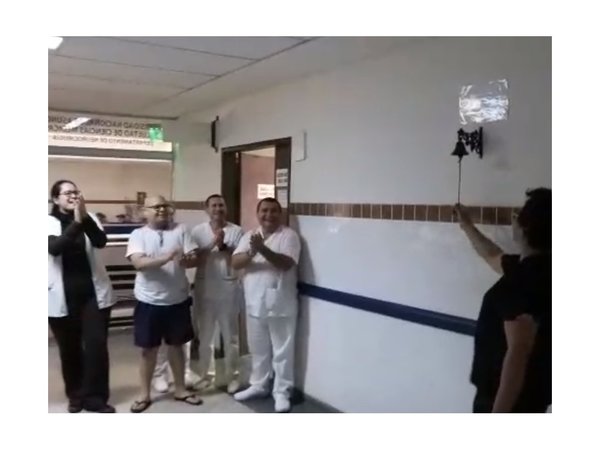 Clínicas presenta "Campana del triunfo" para pacientes oncológicos