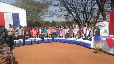 Mujeres de San Pedro reciben equipamientos para mejorar producción láctea