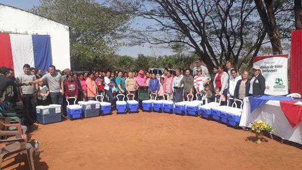 Mujeres de San Pedro reciben equipamientos para mejorar producción láctea