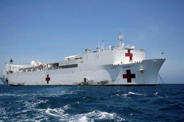 Enorme buque hospital estadounidense llegó a Colombia para atender a refugiados venezolanos
