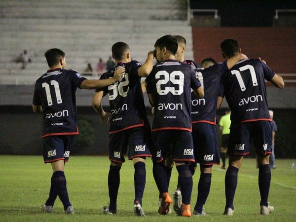 Nacional sufre para instalarse en octavos