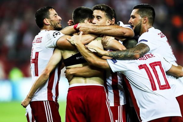 Olympiakos acaricia la fase de grupos de la Champions - Fútbol - ABC Color