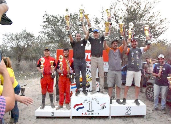 Huber-Osorio en lo alto del podio en 4x4