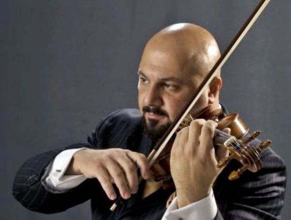 Violinista ecuatoriano toca con la OSIC