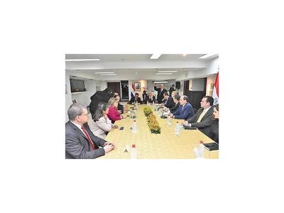 El canciller quiere proyectar imagen de estabilidad política