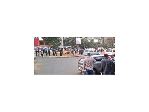 CDE: Detienen a manifestantes que reclamaban juicio político