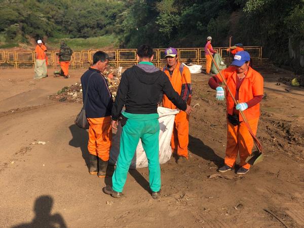 Tras años de desidia, limpian atracadero utilizado como vertedero de basura