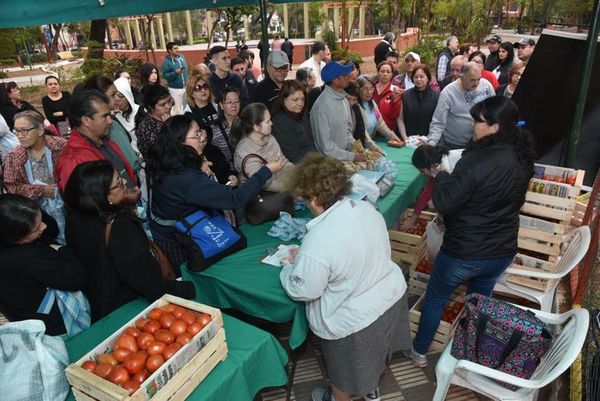 Éxito rotundo en feria del tomate en Asunción - Nacionales - ABC Color