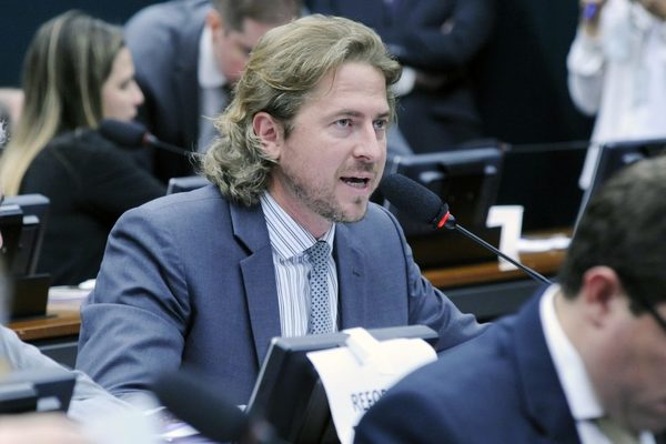 Investigarán nexo entre Bolsonaro y la firma Leros