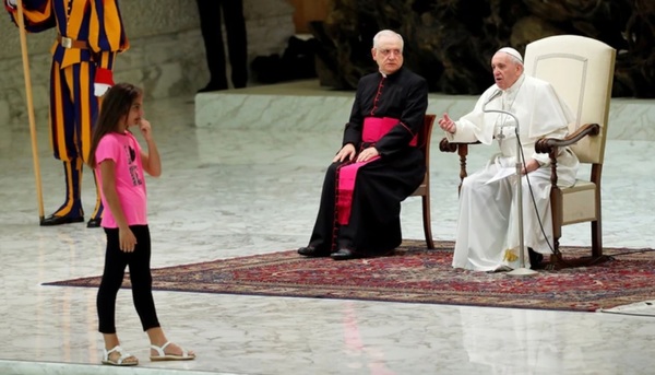 El Papa Francisco defendió a una niña discapacitada que interrumpió su discurso