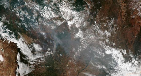 Bolsonaro reitera que ONG son “mayores sospechosas” por incendios en Amazonía - Mundo - ABC Color