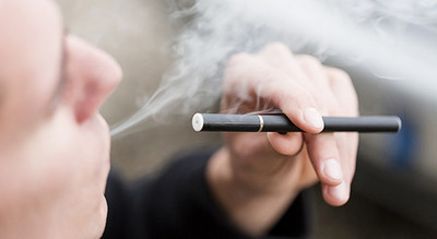 Investigan una misteriosa enfermedad pulmonar relacionada con el vape
