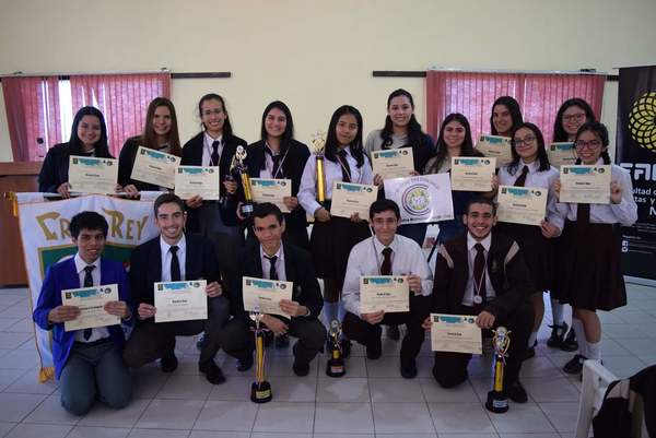 Yacyreta costeará pasajes de jóvenes paraguayos que participarán en las Olimpiadas Iberoamericanas de Química en Portugal