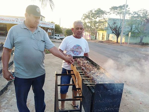 Se solventan vendiendo asaditos - Fútbol - ABC Color