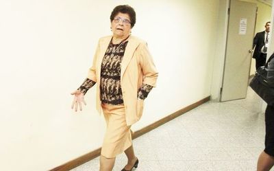 Anulan condena a defensora general suspendida Noyme Yore - Nacionales - ABC Color