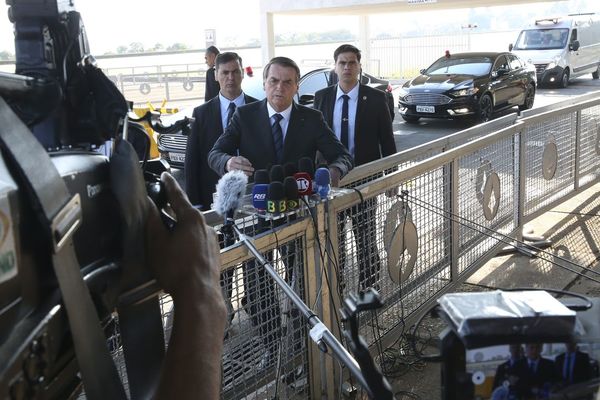 Bolsonaro reitera que ONG son «mayores sospechosas» por incendios en el Amazonas